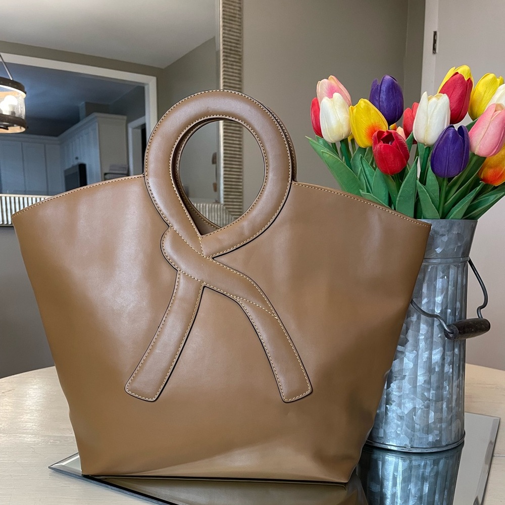 Roberta di Camerino tan handbag